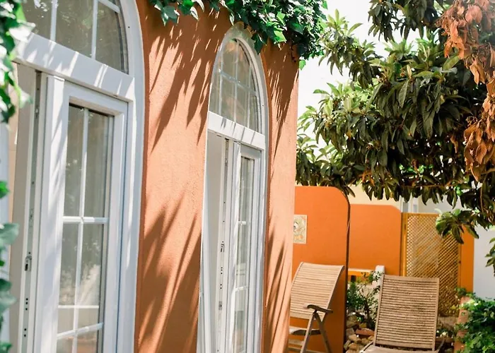 Lejlighed Tranquil Garden Getaway With Pool & Charm Old Town *