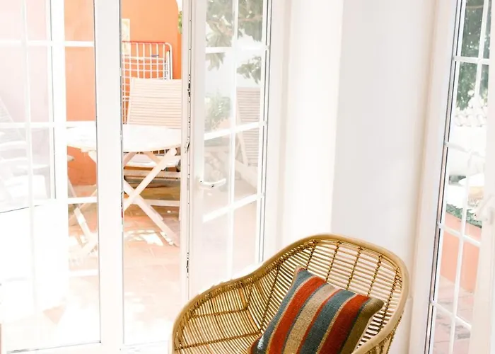 Lägenhet Tranquil Garden Getaway With Pool & Charm Old Town *