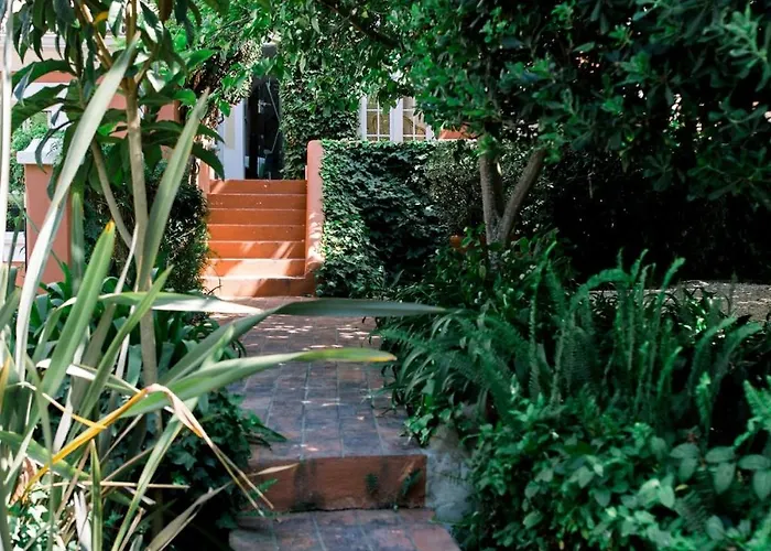 Lejlighed Tranquil Garden Getaway With Pool & Charm Old Town *