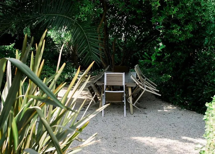 Tranquil Garden Getaway With Pool & Charm Old Town Lägenhet