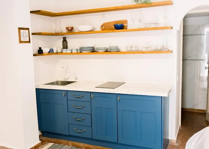 Lägenhet Tranquil Garden Getaway With Pool & Charm Old Town *