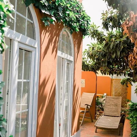 Apartamento Tranquil Garden Getaway With Pool & Charm Old Town *