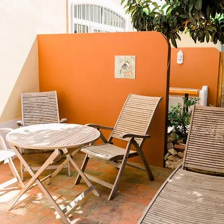 Apartamento Tranquil Garden Getaway With Pool & Charm Old Town Lagos